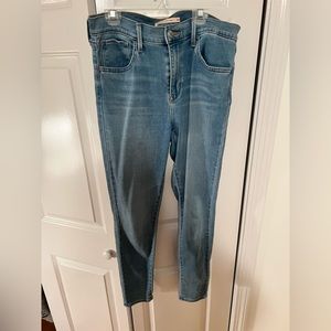 Levi skinny jeans. 720 High rise super skinny